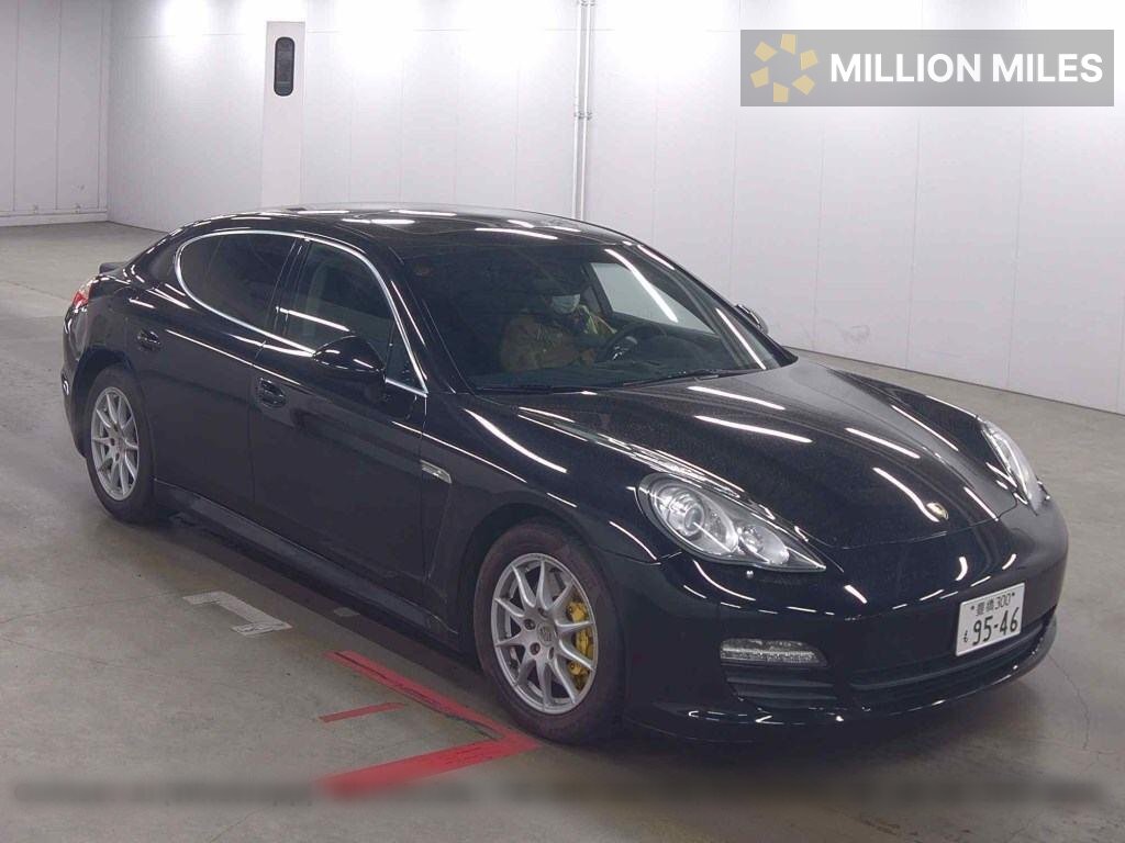 PORSCHE PANAMERA - View 1