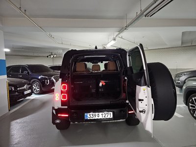 LAND ROVER DEFENDER - 9