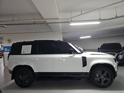 LAND ROVER DEFENDER - 7