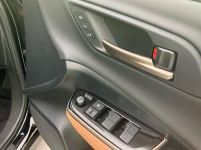 صورة 38 لـ 2023 Toyota CROWN SPORT