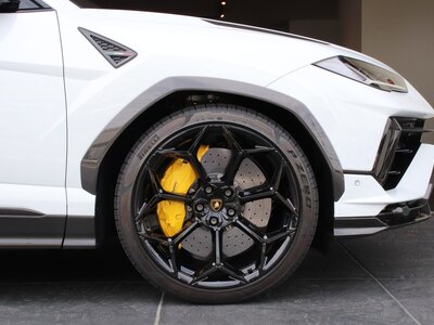 LAMBORGHINI URUS - 8