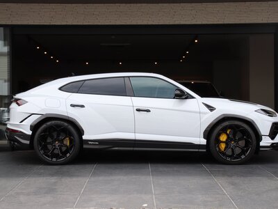 LAMBORGHINI URUS - 3