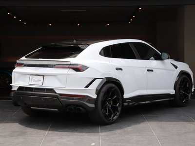 LAMBORGHINI URUS - 6