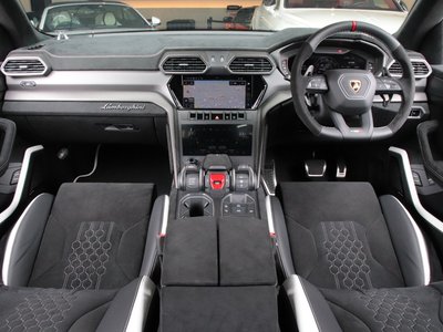 LAMBORGHINI URUS - 2