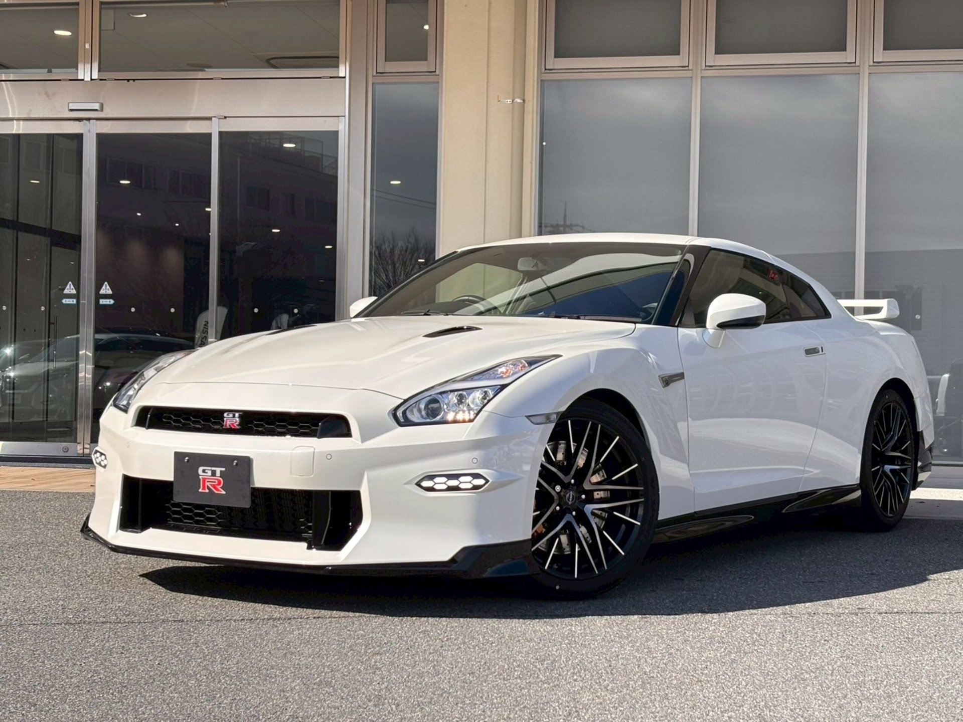 NISSAN GT-R - View 1