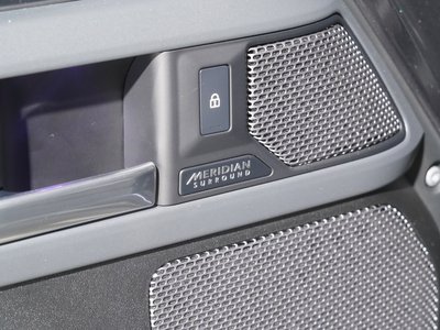 LAND ROVER DEFENDER - 4