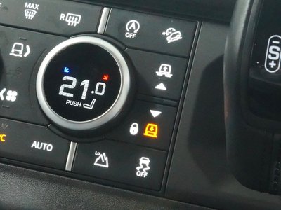 LAND ROVER DEFENDER - 5