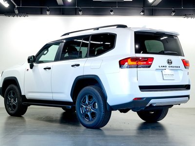 TOYOTA LAND CRUISER 300 - 6