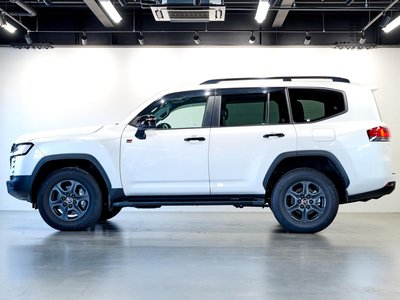 TOYOTA LAND CRUISER 300 - 5