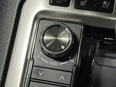 صورة مصغرة 37 لـ 2018 Toyota LAND CRUISER 200
