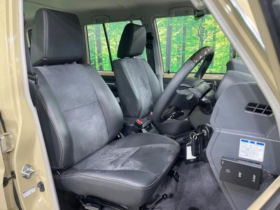 TOYOTA LAND CRUISER 70 - 8