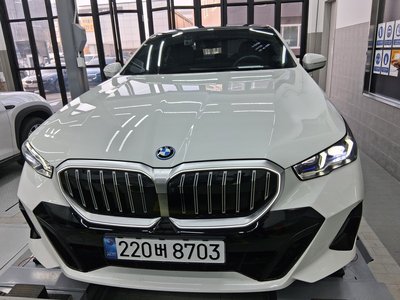 BMW 5 SERIES