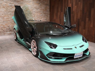 LAMBORGHINI AVENTADOR - 1