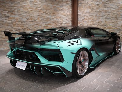 LAMBORGHINI AVENTADOR - 9