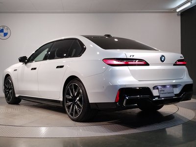 BMW I7 - 7