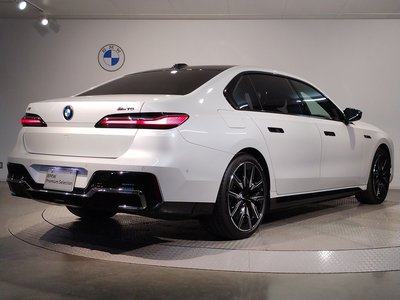 BMW I7 - 9