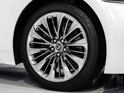 صورة 8 لـ 2017 Lexus LS
