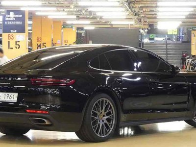 PORSCHE PANAMERA - 4