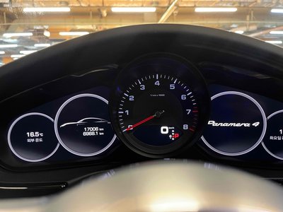 PORSCHE PANAMERA - 10