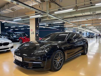 PORSCHE PANAMERA - 4