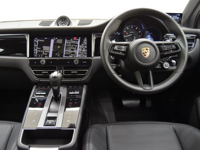 2023 Porsche MACAN photo 9