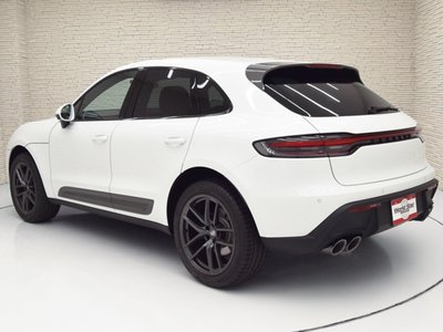2023 Porsche MACAN photo 2