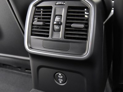 2023 Porsche MACAN thumbnail 25