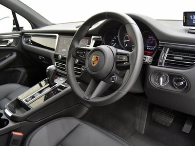 2023 Porsche MACAN thumbnail 11