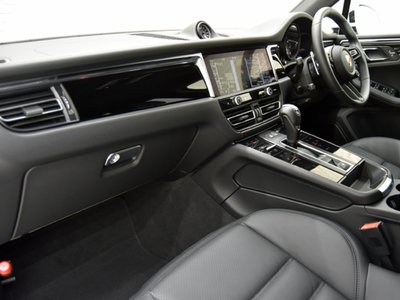 2023 Porsche MACAN photo 8