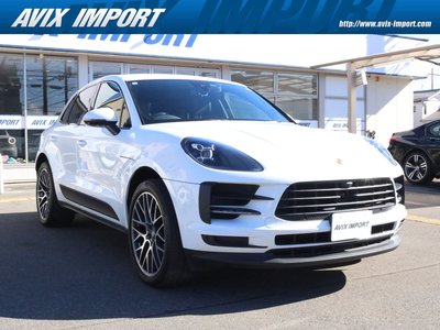 PORSCHE MACAN - 1