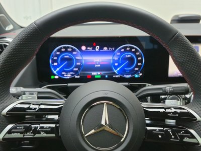 MERCEDES-BENZ EQA - 8