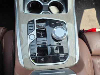 صورة 9 لـ 2023 BMW X7