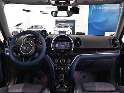 MINI COUNTRYMAN - 8