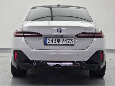2026 BMW 5 SERIES — фото 3