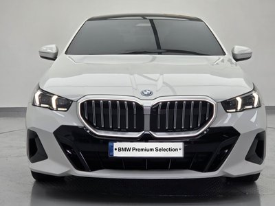 2026 BMW 5 SERIES — фото 2