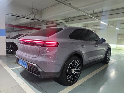 PORSCHE MACAN - 5