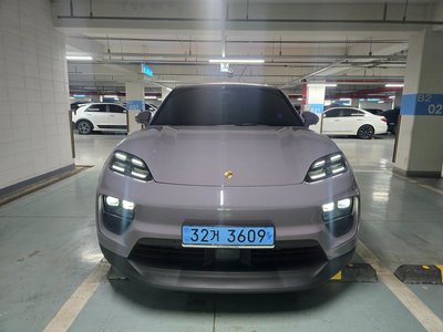 PORSCHE MACAN - 1