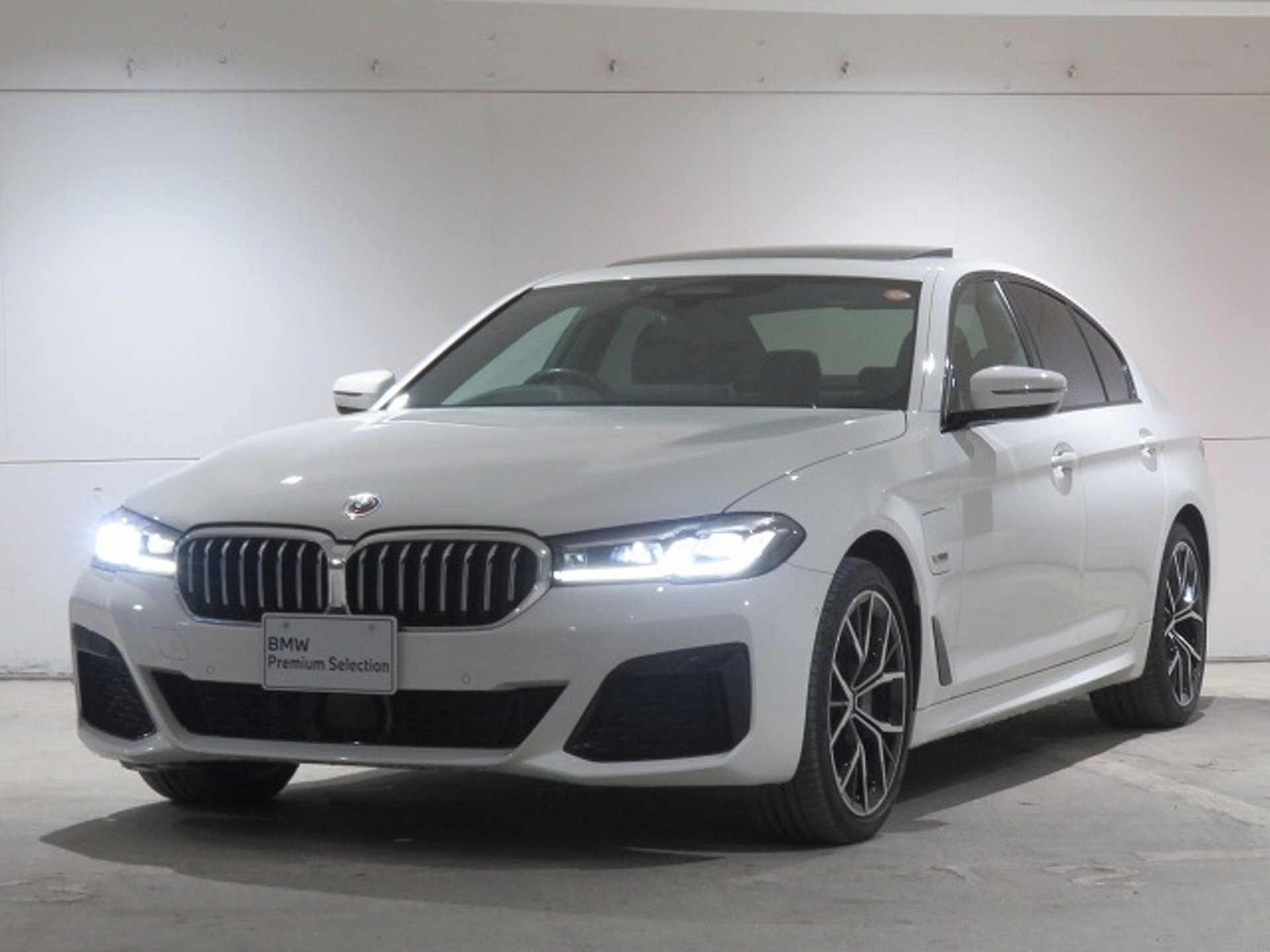 BMW 5 SERIES - View 1