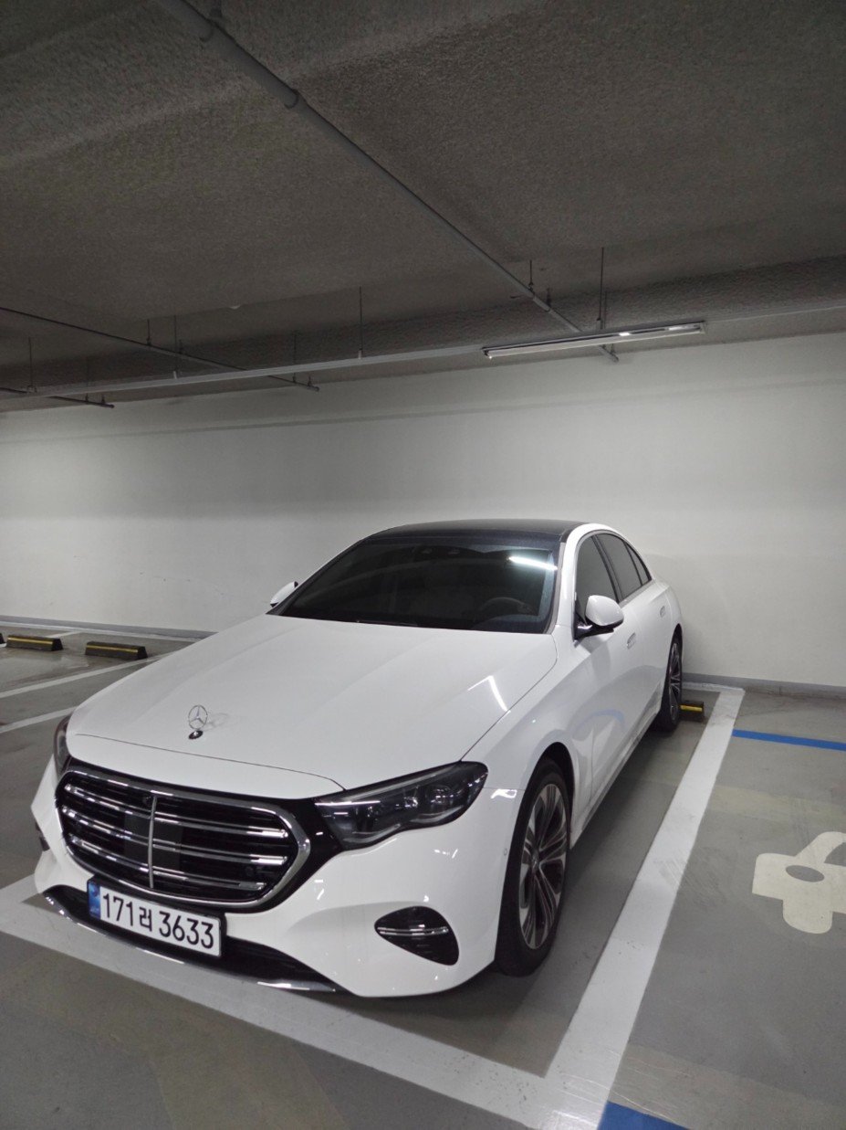 MERCEDES-BENZ E-CLASS - View 1