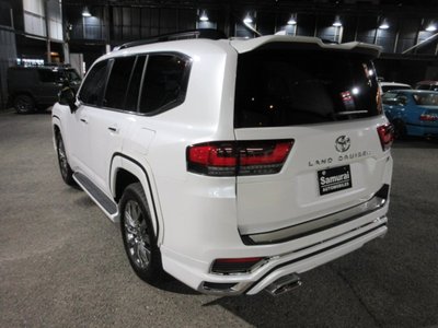 TOYOTA LAND CRUISER 300 - 8