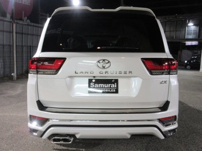 TOYOTA LAND CRUISER 300 - 7