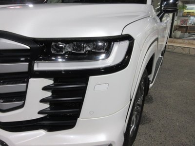 TOYOTA LAND CRUISER 300 - 10