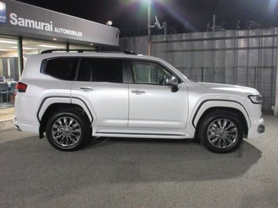 TOYOTA LAND CRUISER 300 - 6