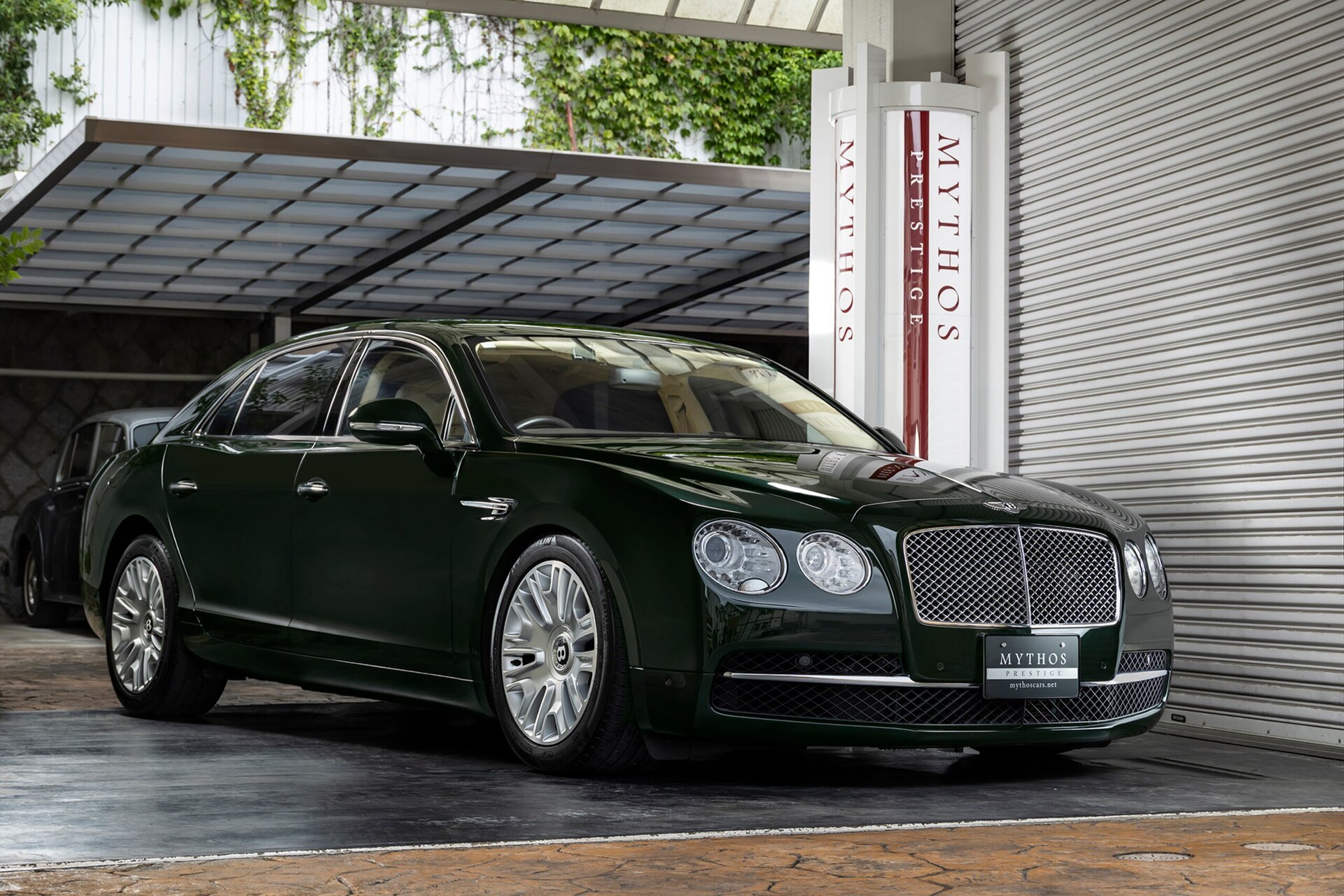 BENTLEY FLYING SPUR - View 1