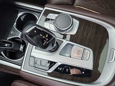 BMW 7 SERIES - 8