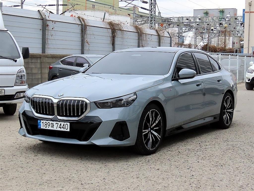 BMW 5 SERIES - View 1