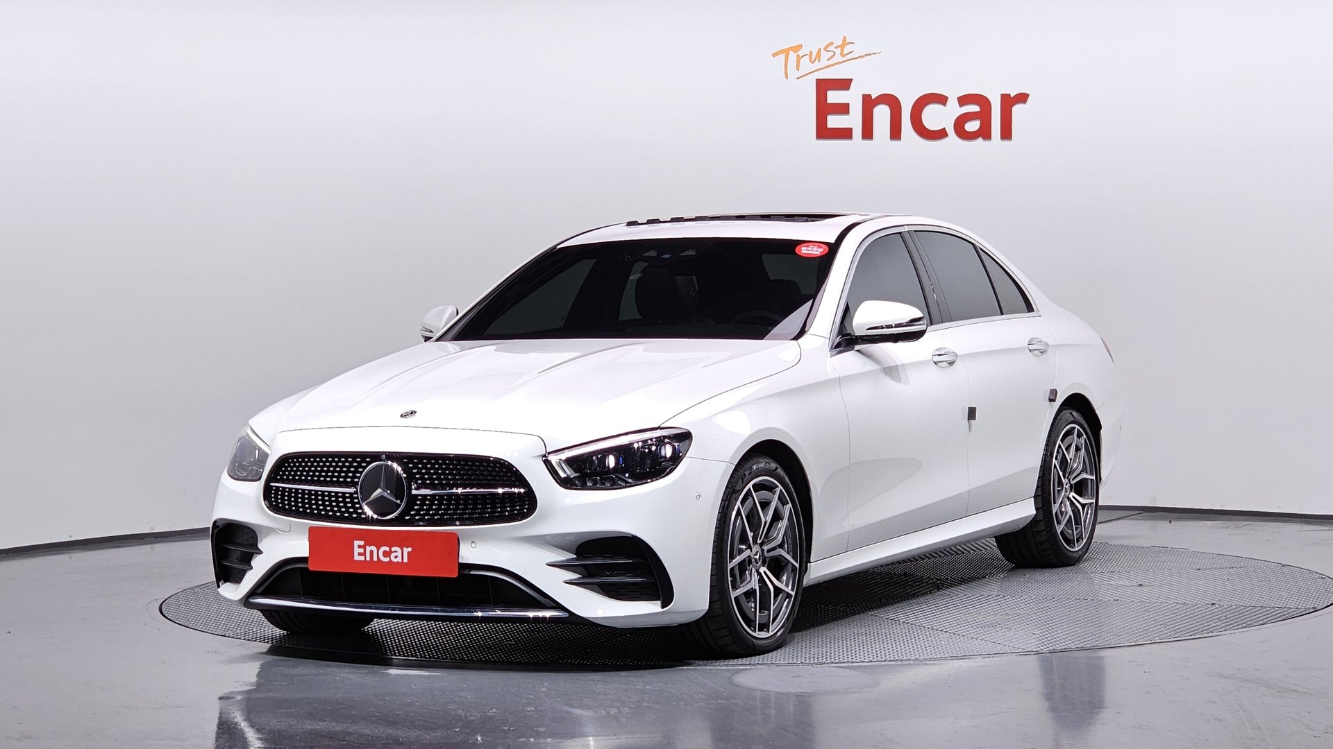 MERCEDES-BENZ E-CLASS - View 1