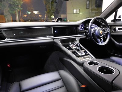 PORSCHE PANAMERA - 4