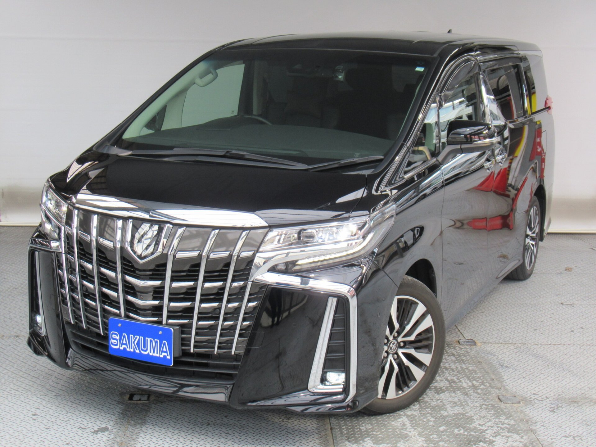 TOYOTA ALPHARD - View 1