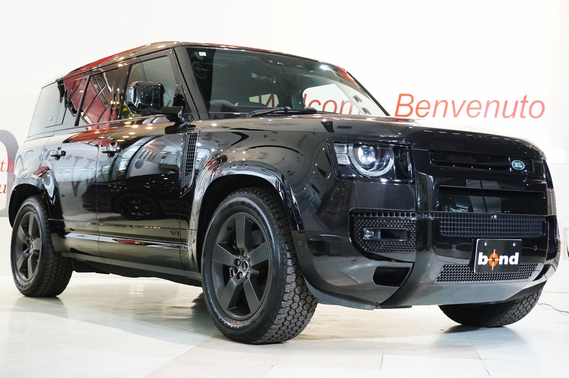 LAND ROVER DEFENDER - View 1